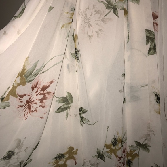 True white boohoo wrap dress 🎀🎀 - Picture 5 of 7